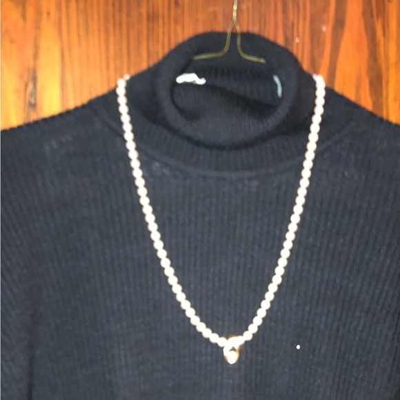 Beautiful gold, pearl, and diamond necklace pendant wearable on various chains. - Picture 4 of 9